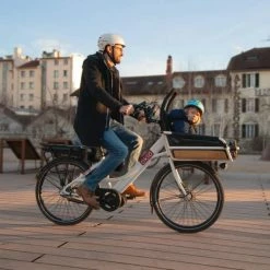 VÉLO CARGO COMPACT ÉLECTRIQUE - FAMILÉÖ 3 VITESSES BLANC + ACCESSOIRES ENFANT -VÉLOS VTT Soldes velo cargo compact electrique famileo 3 vitesses blanc accessoires enfant 4 600x600 1