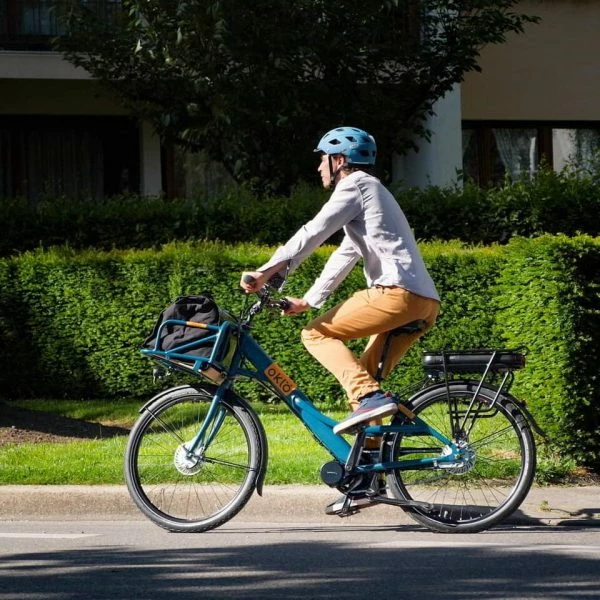 VÉLO PORTEUR ÉLECTRIQUE - MISSIVE 7 VITESSES BLEU CANARD + SACOCHE AVANT 5 VÉLO PORTEUR ÉLECTRIQUE - MISSIVE 7 VITESSES BLEU CANARD + SACOCHE AVANT – Image 3