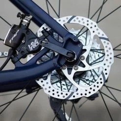 VELO ROUTE CINTRE PLAT CYCLOTOURISTE TRIBAN RC520 (FREIN DISQUE) 31 VELO ROUTE CINTRE PLAT CYCLOTOURISTE TRIBAN RC520 (FREIN DISQUE) -VÉLOS VTT Soldes velo route cintre plat cyclotouriste triban rc520 frein disque 12 600x600 1