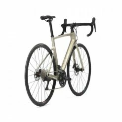 VÉLO ROUTE FEMME EDR CARBONE DISC SHIMANO 105 BORDEAUX -VÉLOS VTT Soldes velo route femme edr carbone disc shimano 105 beige 3 600x600 1
