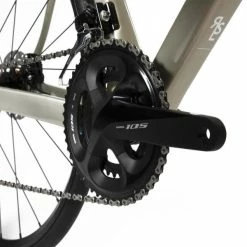 VÉLO ROUTE FEMME EDR CARBONE DISC SHIMANO 105 BORDEAUX -VÉLOS VTT Soldes velo route femme edr carbone disc shimano 105 beige 6 600x600 1