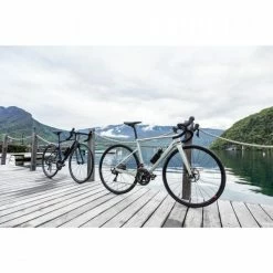 VÉLO ROUTE FEMME EDR CARBONE DISC SHIMANO 105 BORDEAUX -VÉLOS VTT Soldes velo route femme edr carbone disc shimano 105 beige 9 600x600 1