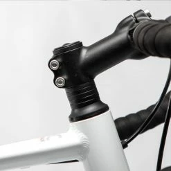 VÉLO ROUTE FEMME TRIBAN EASY BLANC -VÉLOS VTT Soldes velo route femme triban easy blanc 7 600x600 1