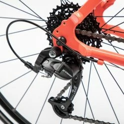 VÉLO ROUTE FEMME TRIBAN EASY CORAIL -VÉLOS VTT Soldes velo route femme triban easy corail 9 600x600 1