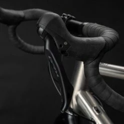 VELO TRIBAN GRAVEL GRVL 900 FEMME CADRE TITANE SHIMANO GRX -VÉLOS VTT Soldes velo triban gravel grvl 900 femme cadre titane shimano grx 4 600x600 1